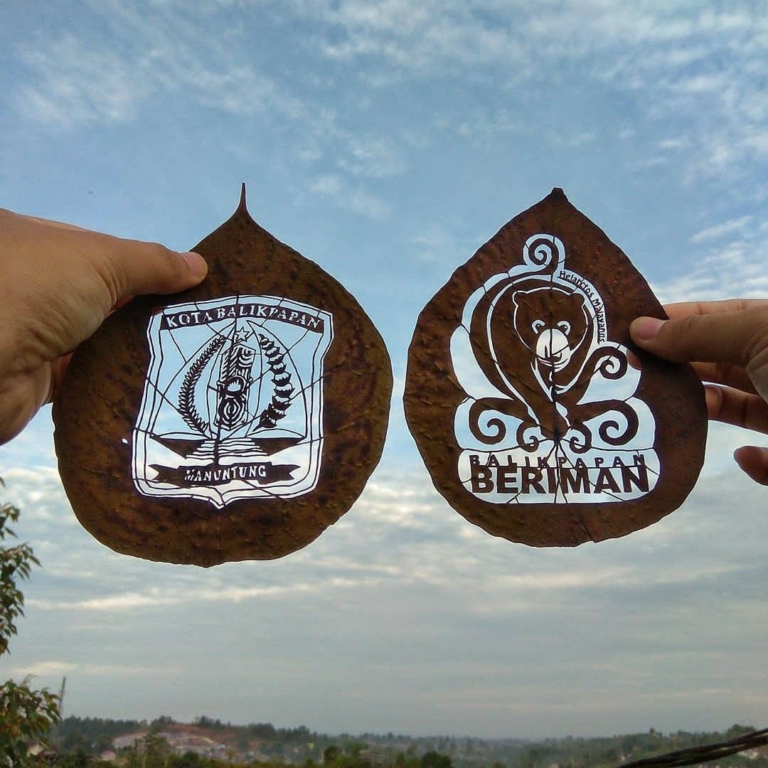 twisleaf's tweet photo. 🌿 "Maskot Kota Balikpapan" – 2018
#twisleaf #ukirdaun #葉っぱ切り絵 #leafcuttingart #manuntung https://t.co/himYU5Ke19