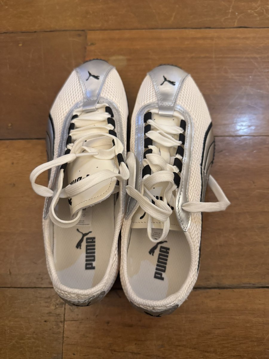 FansePinoy's tweet photo. I got a pair of Puma H Street shoes to support Rosé…
@PUMA #ROSÉ https://t.co/UkaSiSE368