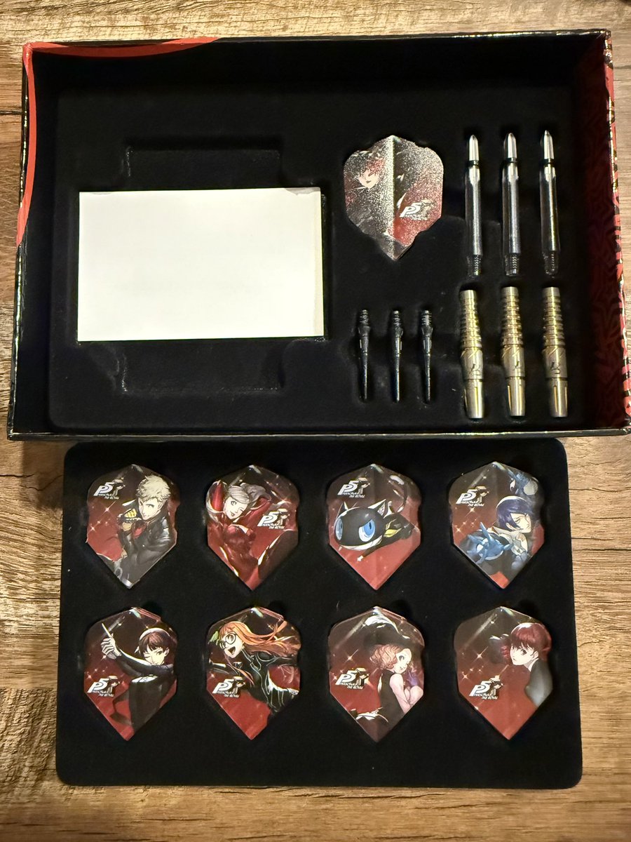 TOBENAIPENGUIIN's tweet photo. カードだけ無い状態だけど2万ぐらいで欲しい方いる？

フォロワー&amp;大阪で手渡し希望

・外箱少し傷有り
・その他カード以外は未使用 https://t.co/zYzVsORrR7