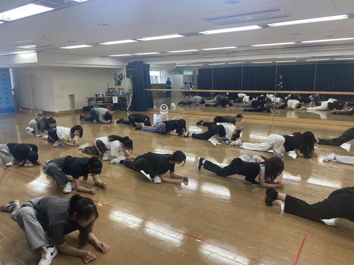 humanoosaka's tweet photo. #hana 先生によるスペシャルダンスワークショップ✨

今回はたくさんのご応募をいただき、抽選で選ばれた20名の方にご参加いただきました！
ワークショップでは、筋力トレーニングから振り入れまで、1時間半たっぷりレッスン!

#ダンス の楽しさと奥深さを改めて感じられる、最高の1日になりました！ https://t.co/aoQJVMHzEk