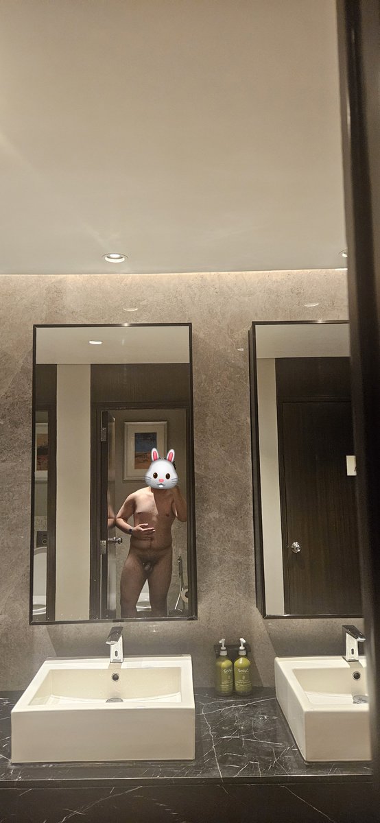 AlexandroZol's tweet photo. Inabot ng libog sa cr eh 🙈 hi to my flaccid bunny hehe

Sino may alam kung saang cr to hehe

#crfun #alterpinoy https://t.co/fzKVyYN7RF