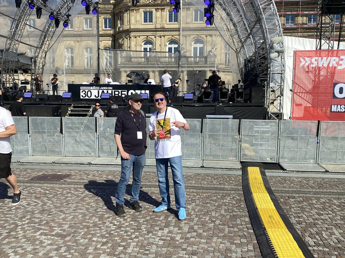 RalfAlten's tweet photo. SWR Sommer Festival - Stuttgart Schlossplatz  - Tatort, 0711, Pop und Poesie, tolles Wochenende ! https://t.co/PwniWzZ096