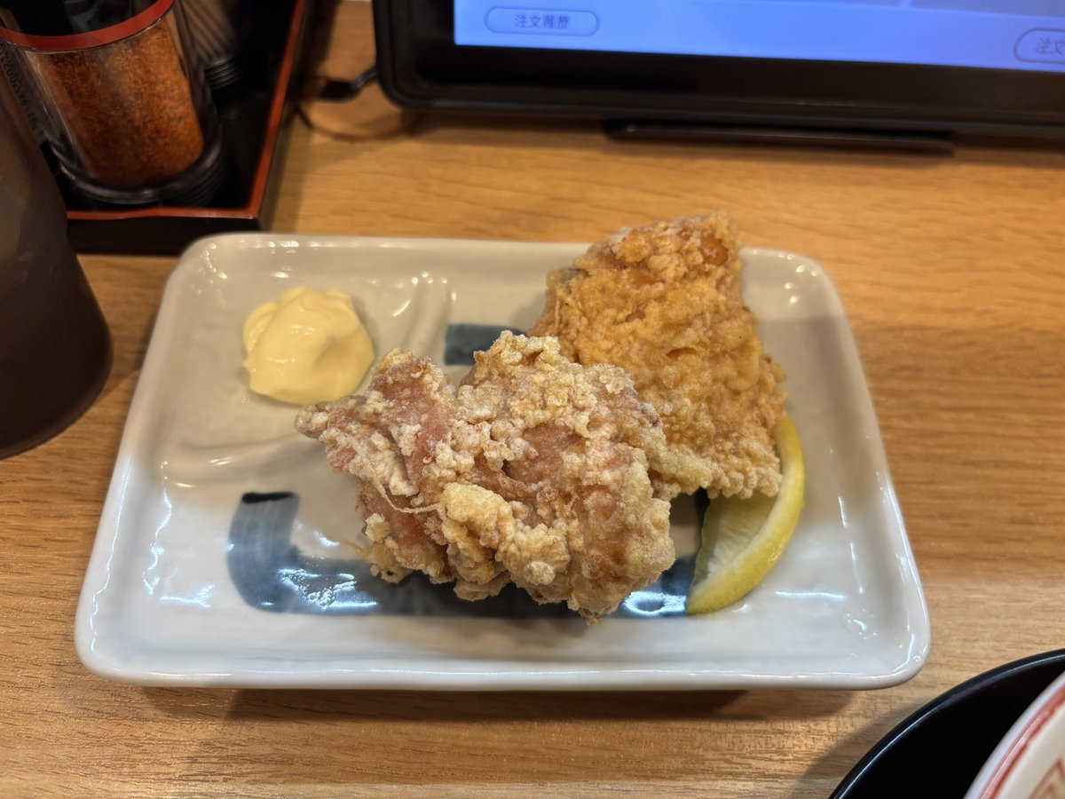 junbeef's tweet photo. とりあえず、営業が今月末までなので、今日も行っちゃった(笑)
気に入った店は全メニュー制覇したいおじさんなんでww
今日は塩‼︎コレも美味い‼︎��揚げも美味かった‼︎また、明後日行こう‼︎
因みに、餃子の満州も全メニューチャレンジ中←今更ww https://t.co/FTFMR62NcG