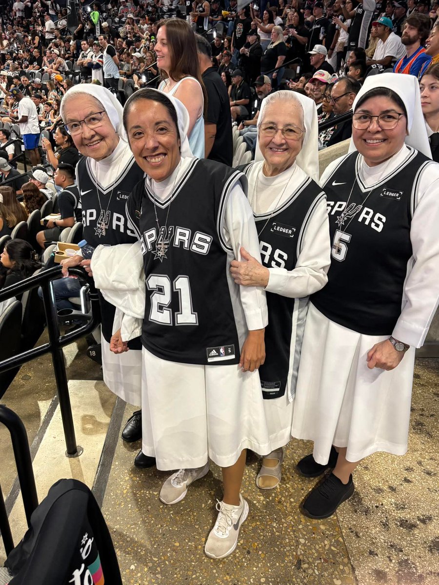 GenHoopx's tweet photo. Nuns watching a Spurs game before Harden even got a ring 😭 I'm crying 😭 https://t.co/Ie7m5Dq0kV