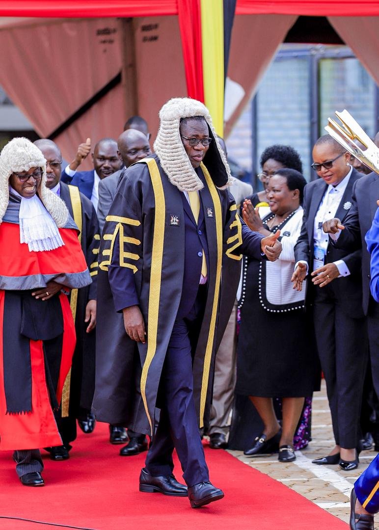 pwatchug's tweet photo. 🇺🇬12th Speaker at a glance:

Jacob Markson Oboth Oboth’s rise through Parliament has been steady, strategic, and deeply institutional.

From representing West Budama Central, he went on to chair some of Parliament’s most consequential committees — Rules, Discipline and Privileges; Natural Resources; and Legal and Parliamentary Affairs.

He also served on the Business Committee, later joined the Executive as State Minister for Defence, rose to Minister of Defence and Veteran Affairs, and now returns to Parliament’s front seat as Speaker.

A long climb. A powerful resume. A defining moment.

#12thParliamentStarts #PlenaryUg

Photo by Parliament