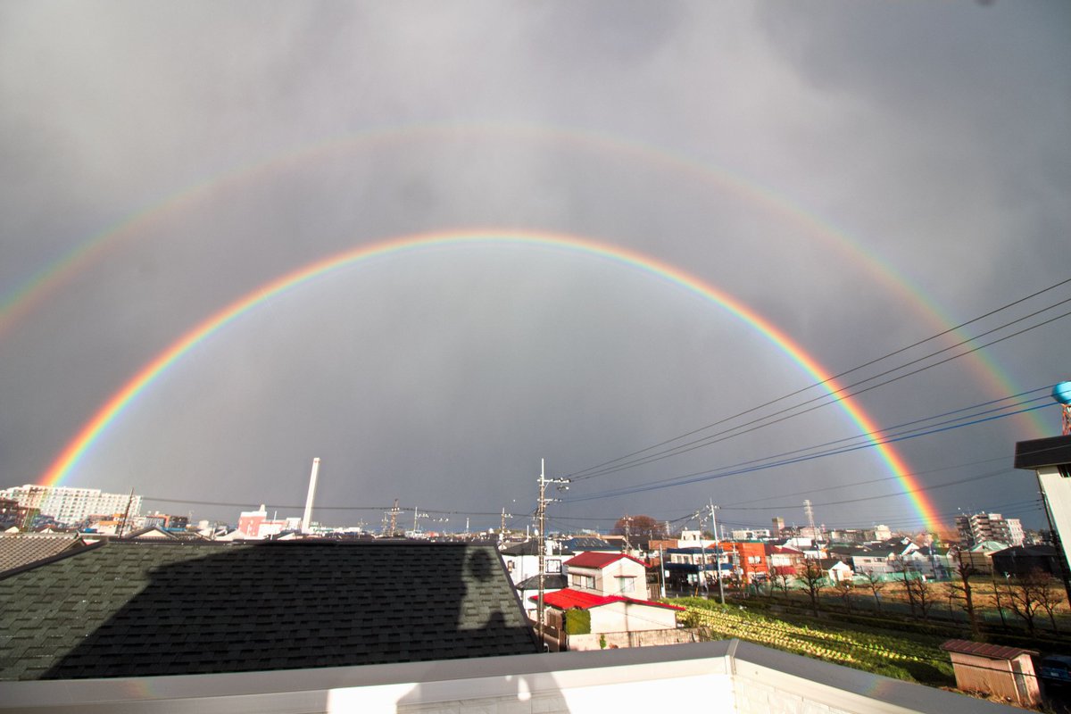 cometison568's tweet photo. #もう一度撮れと言われても撮れない写真
こんなタグが流行っているようですが、私の場合はこれですね。車で外出していてちょうど帰ってきたタイミングで屋上に駆け上がって撮影しました。家の中に居たら気づかなかったでしょう。 https://t.co/F9znm8uiJC