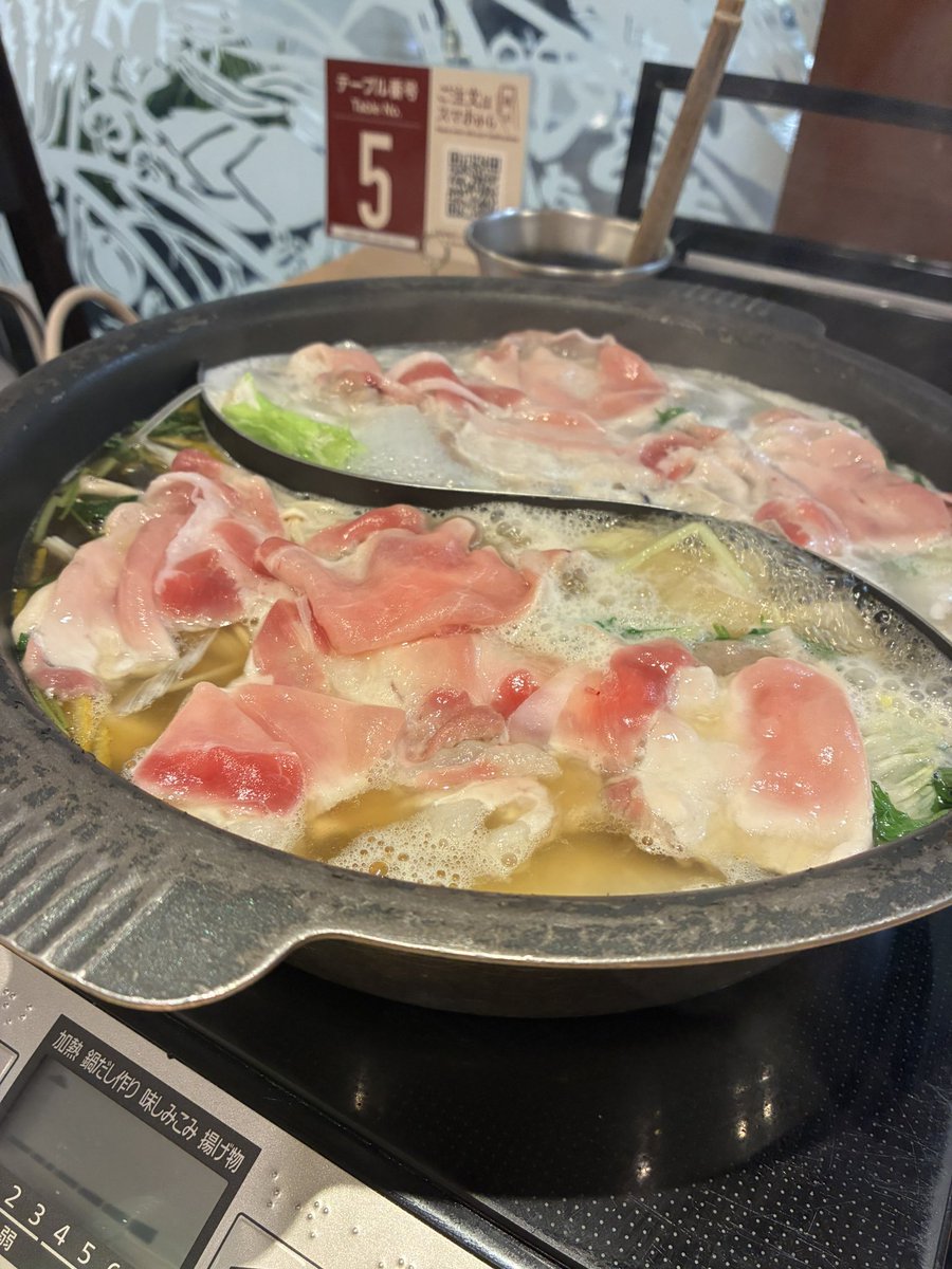 2Yz7rb's tweet photo. 人生初しゃぶ葉わくわく https://t.co/fLQHLJ2zOX