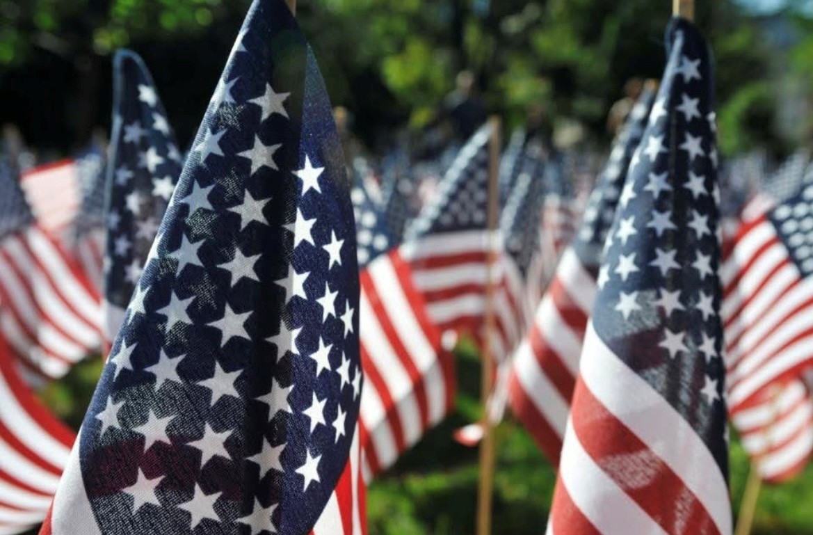 RedCrossMA's tweet photo. Each Memorial Day we remember the men and women of our Armed Forces who gave their lives in service to a grateful nation. Please for one minute today at 3 p.m. honor our fallen service members. https://t.co/Scda6rAO5o