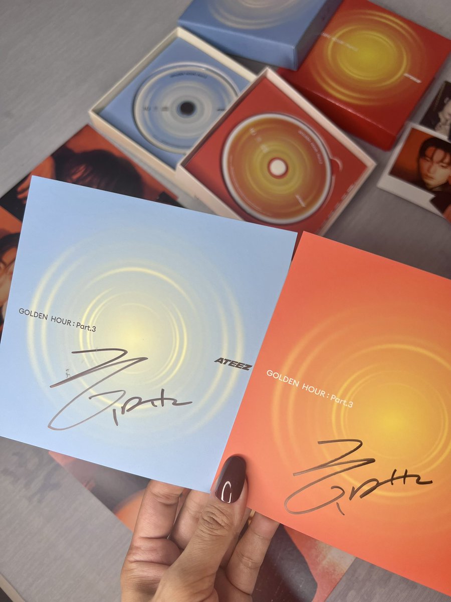 Lenapplebear's tweet photo. Finally got my 1st signed albums after almost a year of waiting. The amount of stress &amp; emotions I went through for these albums. I honestly thought I would never get them, but they finally made it to me. Definitely worth the wait. Better late than never. 😫🥹😭 #GoldenHourPart3 https://t.co/RJWYYrh4bu