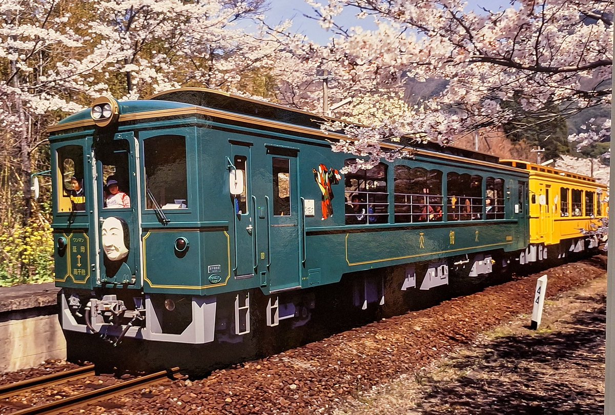 eDaExWdalgYIgoo's tweet photo. 前日に予習のために高千穂へ
神楽号として誕生した列車が海幸山幸へ
高千穂駅の資料館の模型に圧倒されました(笑) https://t.co/NfHRi9CLIw