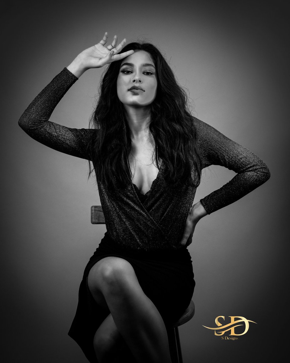 SDesigns_01's tweet photo. Elegance in every shadow 🖤✨
A timeless black &amp; white portrait captured and edited by S Designs — where beauty, confidence, and creativity meet. Turning visions into reality, one frame at a time 📸

https://t.co/pRTnhQ9p6a

#BlackAndWhite #Monochrome #PhotoEditing #PortraitMood https://t.co/MS4arxVu2L