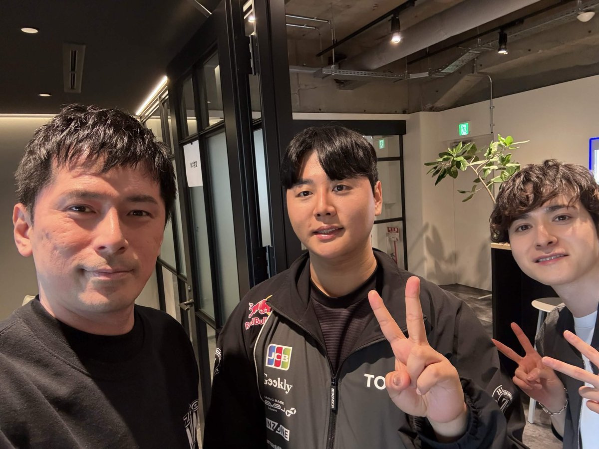 tf2hoshimi's tweet photo. ZETAファンミお疲れさまでした！！
今日で推し活の沼にハマったかも…

ShuさんBernarさんは落ち着いててオーラがあって、MealgaruさんKnifeさんProperさんは礼儀正しく可愛げがあり、Viol2tさんはユーモアに溢れ、GgulTeakコーチは面倒見がよく、実はCrustyコーチが1番可愛い。

みんな、ごめん。 https://t.co/E2nXAZ5z8q