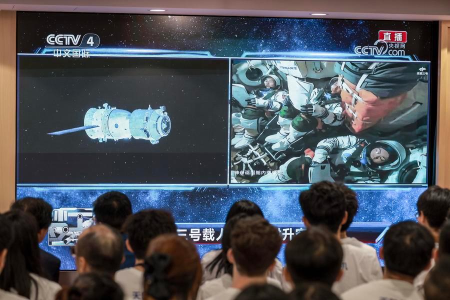 XHNews's tweet photo. Hong Kong's pride soars as local astronaut embarks on maiden national space mission https://t.co/j5pZkrvJAW https://t.co/vwFa9CrTdw