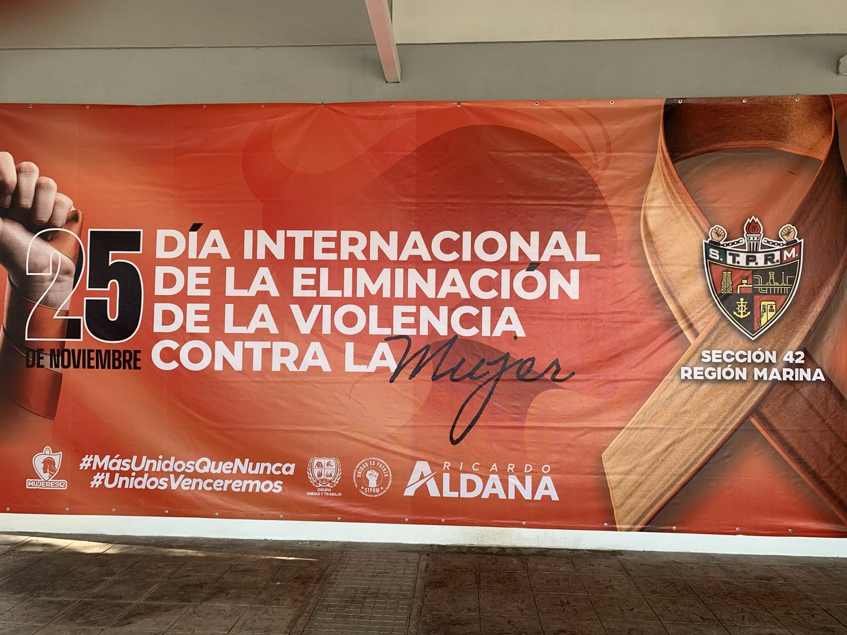 Carlos_GD42's tweet photo. Hoy como cada 25 de mes, en nuestras instalaciones de @Seccion42_STPRM recibimos de parte del #ComiteEjecutivoLocal una platica de la Eliminación de la Violencia contra la #Mujer.
Reafirmando los valores que emanan de nuestra sección. 
@lgps03101 
@MarcoAzuara1 
@banda_arias https://t.co/nwpM3wKfpy