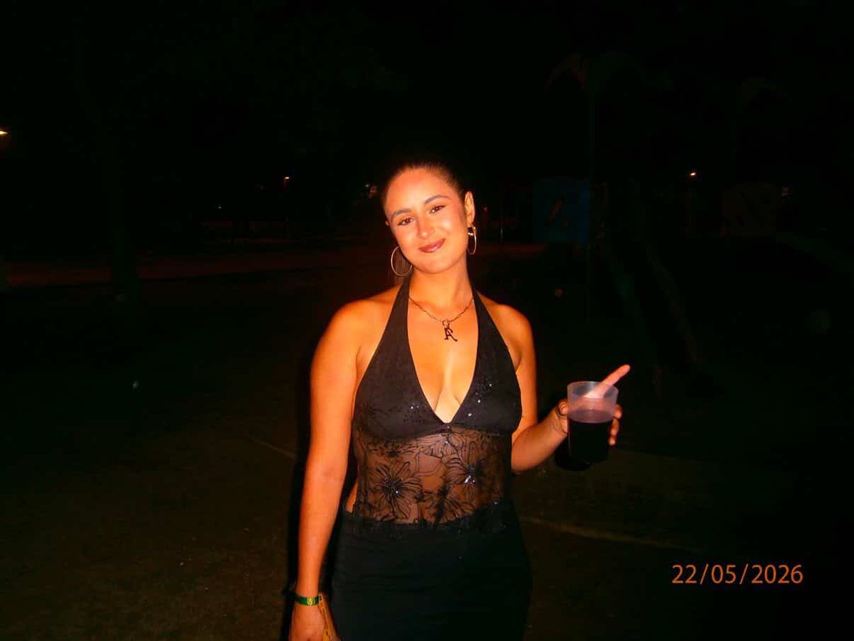Andreeacc03's tweet photo. botellón fyl https://t.co/7cYEtLo4WE