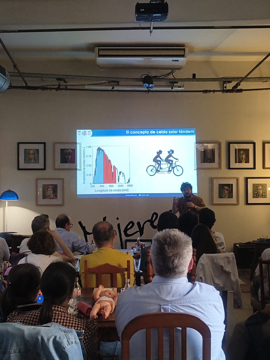 ICMSevilla's tweet photo. ¡Lleno total en El Cachorro! 🔥

Nuestro compañero @MAnayaLab (@SMSLabnews) nos acercó el fascinante mundo de las perovskitas 🧪⚡ en una sesión top de  #PintOfScience 🍻

¡Gracias al público por hacerlo posible! 🙌
#Ciencia #STEM #Innovación #Sevill https://t.co/0UAuK2FGvw