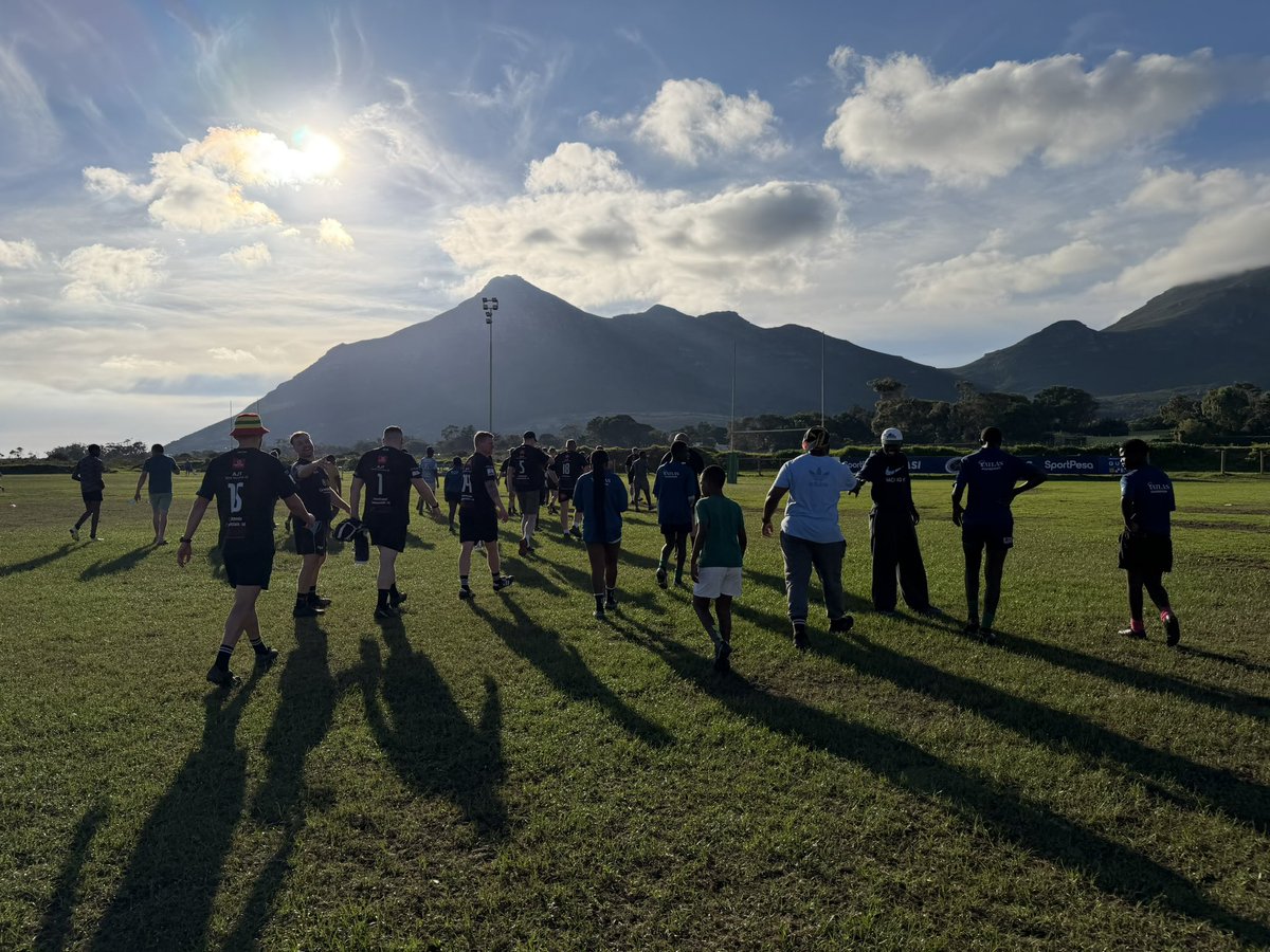 msgtours's tweet photo. Cape Town 🇿🇦 life is suiting the gentlemen of @bprfctheblacks 🏴󠁧󠁢󠁷󠁬󠁳󠁿

Table Mountain ⛰️ followed by a community engagement day with @Masipumas 
@WelshRugbyUnion 
@SARugbymag https://t.co/bhK2k5pT0X