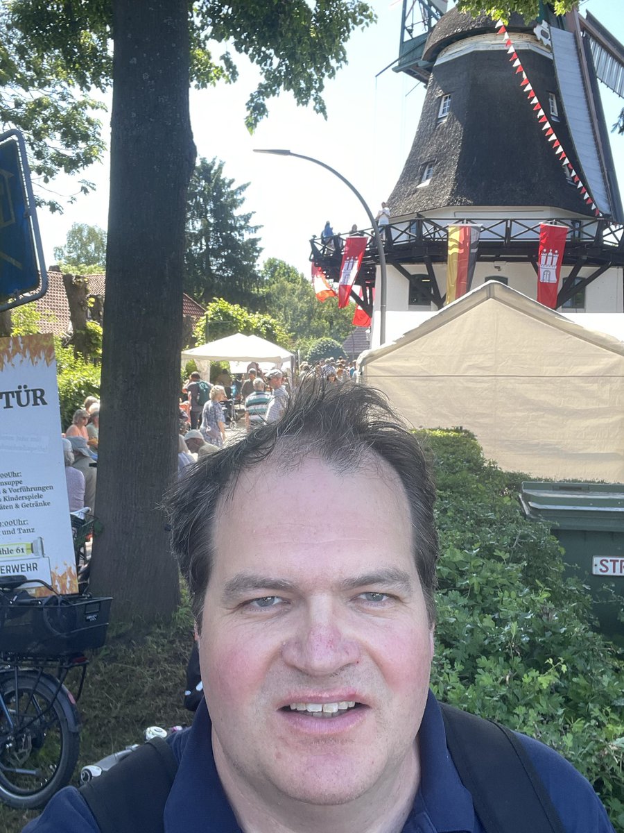 stoberock's tweet photo. Pfingsten ist ja das Fest, wo alle miteinander gesprochen habe!
Daran anschließend heute gute Gespräche und viel Austausch!
Zuerst beim Besuch der Wilhelmsburger Mühle Johanna mit über 30 Interessierten. 
Dann Infostand am Pfingstjahrmarkt mit vielen guten Gesprächen! https://t.co/aHM6YpQ3ga