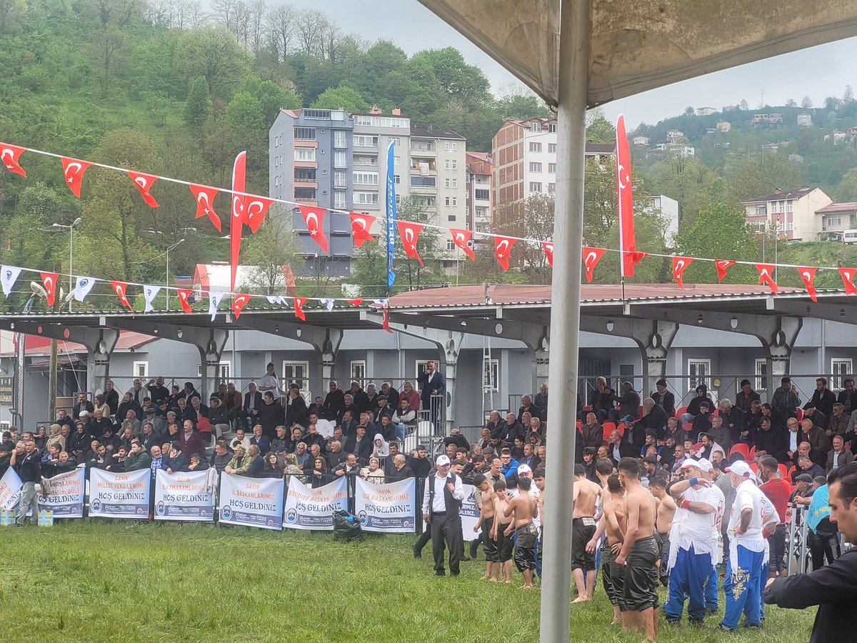 TurkerHALIM33's tweet photo. Mersin/Tarsus gibi geleneksel güreşin lokomotif yörelerinden biri olan Ordu ilinde, Gölköy ilçesi yağlı güreşlerindeydik. Dereleri, gürgen ağaçları, güreş severleri ile doğa harikası bir yer.
#karakucak #yağlıgüreş  #tarsus #mersin #doğa #karadeniz https://t.co/ED3DY5G0HX