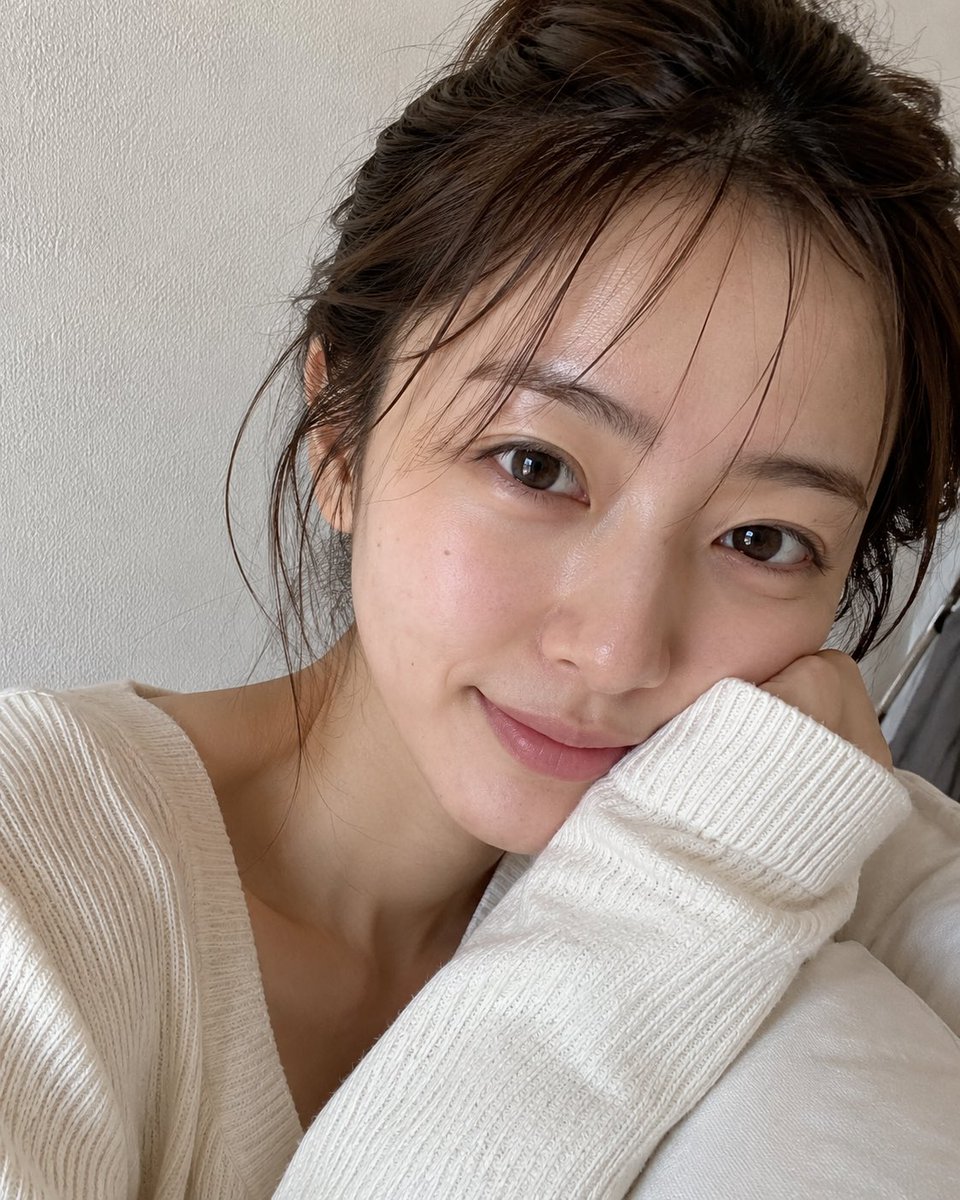 tomo_dbc's tweet photo. チャッピーに
「すっぴん見せて!」って頼んでみたら
むっちゃ可愛かった笑笑🥰

＃ChatGPT
＃チャッピー
＃すっぴん https://t.co/dU6jv21KKv