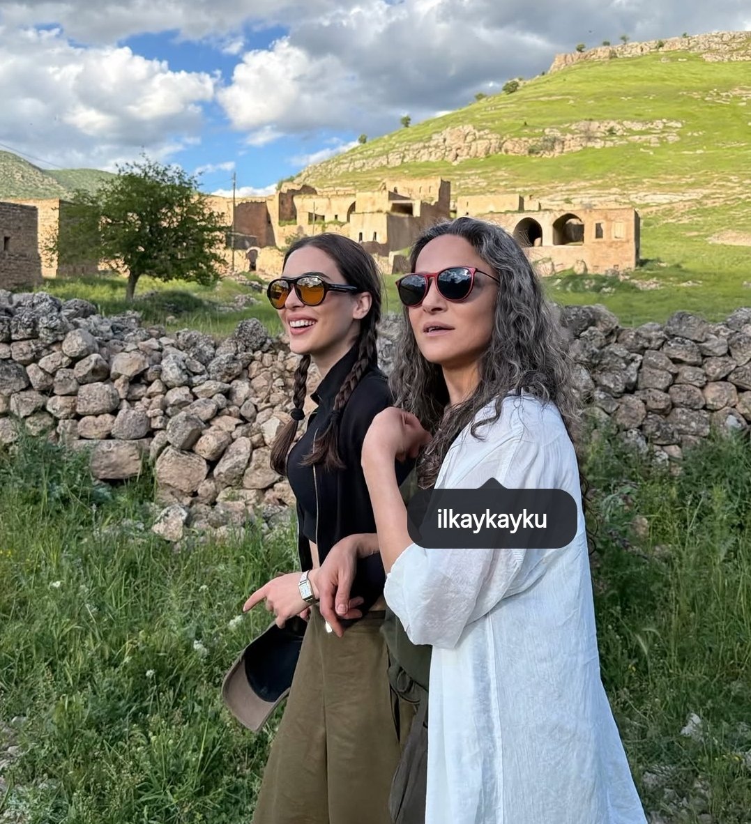 melisavyn's tweet photo. @dilda2079806 @gulsell21 @ozkayatakan @DilinDoger Algı ekibi yine mesaide
Her hareketten birşey çıkarıp sonra sayg dersi vermeniz 
 Kız tek tek herkesi etiketlemiş iste  yeter ki linç olsun diye uğraşıyorsunuz https://t.co/OHDA4ByhLq