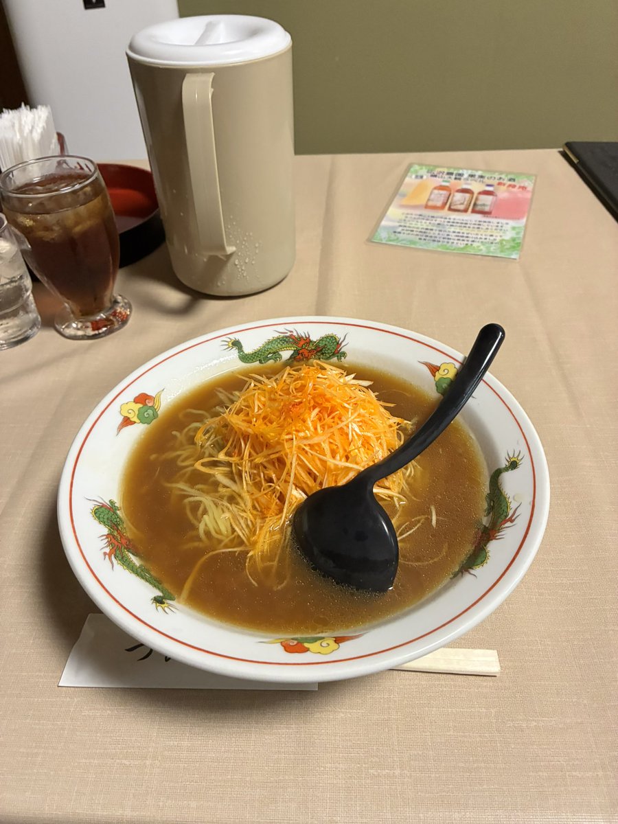 tkddesn's tweet photo. レストラン つみき
ネギラーメン
細麺 さっぱり ネギ旨
スープは昔ながらってシンプル醤油なんだけどコクがあってすごく良かった
ネギがたまらん 辛いけど痛くない美味しい辛さでまじで食欲って感じ
シャキシャキ感も最高
最後のスープも旨辛スープになってて良かった🥰 https://t.co/h71kBnBMJa