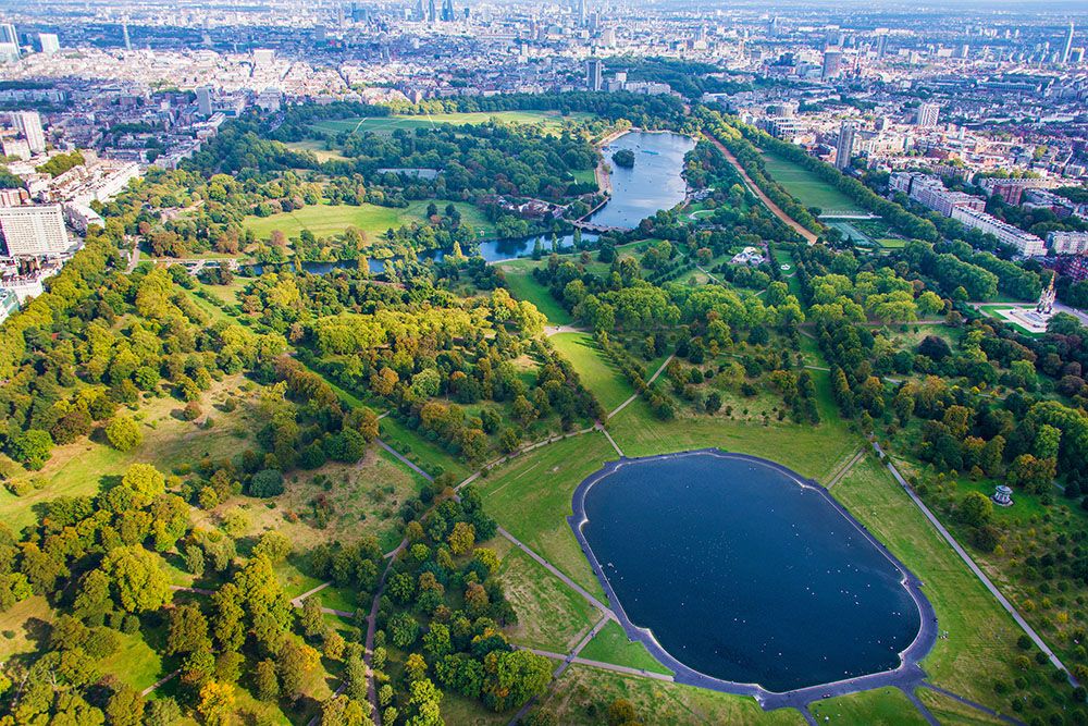 xstraven's tweet photo. Wenn man das Tempelhofer Feld mal mit dem Hyde Park vergleicht, spürt man erstmal so richtig wie wenig Ambitionen Berlin dafür hat, dass das Leben auch geil sein kann https://t.co/lNxqzpaXM7