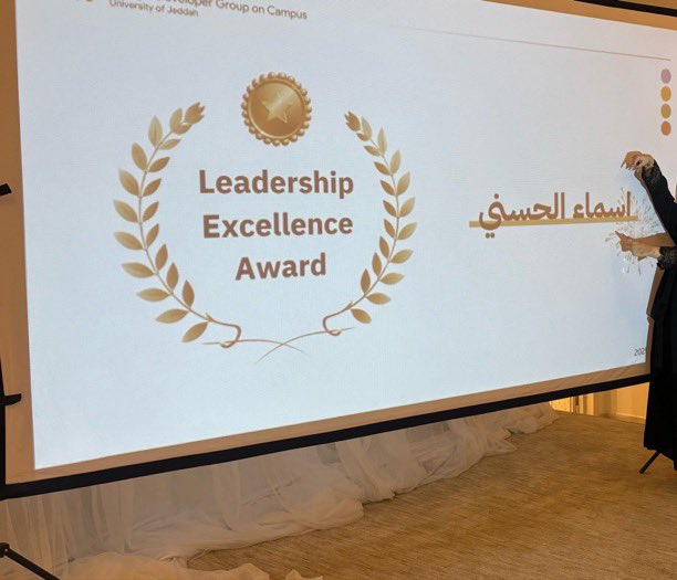 asma_ibrahim8's tweet photo. مسك الختام لرحلة دامت سنتين مع أفضل مجموعة!🤯✨

وهالسنة تحديدًا كانت من أفضل فتراتي كـ نائبة قائدة للمحتوى في جوجل 

كل النصوص، الأفكار، والتفاصيل الصغيرة خُططت بكل حُب، مع أفضل ليدرز بالعالم!🫸🏻✨ 

 فعلًا جوجل وبسس!❤️ https://t.co/it8rXrMq1H