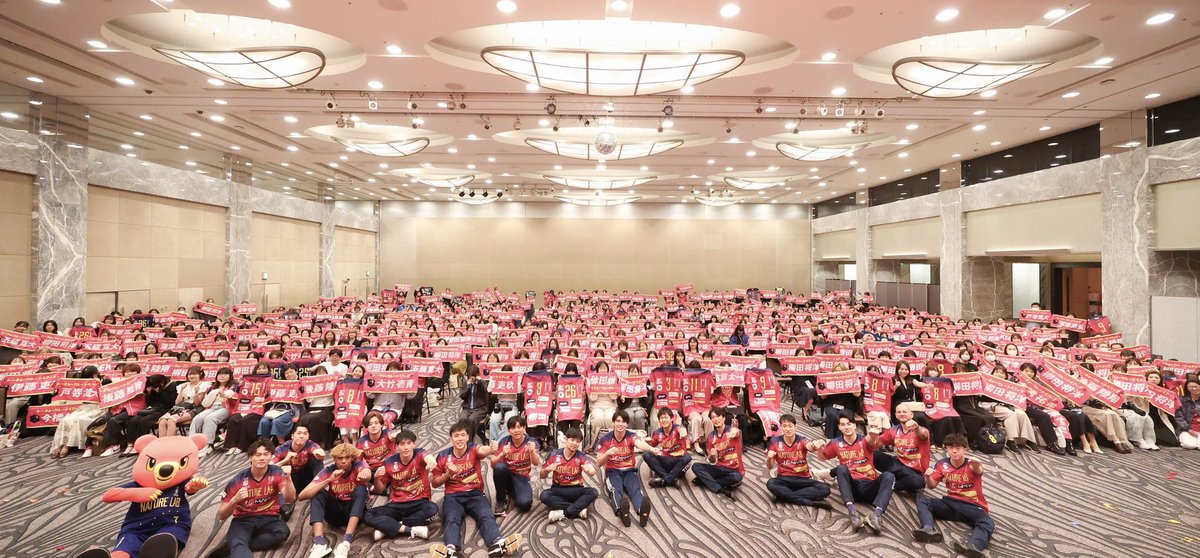 greatbears_vb's tweet photo. ／
2025-26 meet&amp;greet🧸
ご来場ありがとうございました😊
＼

会場へお越しいただいた皆さま、改めて今シーズンもたくさんの温かいご声援をありがとうございました🐻🔥

27日は代々木第二体育館でお待ちしてます🏐📣

#東京グレートベアーズ
#グレベア
#東京GB
#ネイチャーラボ https://t.co/mFU21Gp91f