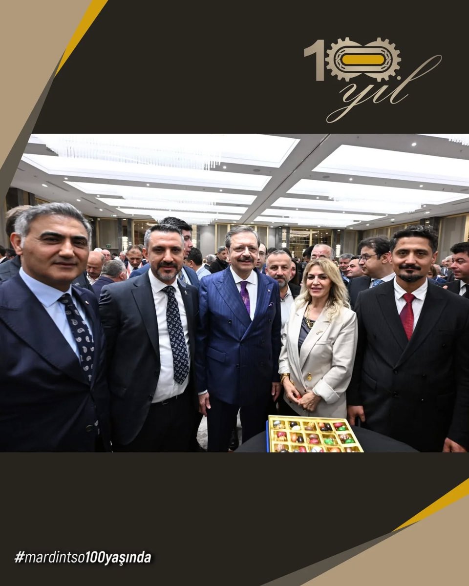 mardintso's tweet photo. Kadim şehir Mardin’in ekonomik vizyonu ve üretken ruhu, Mardin Ticaret ve Sanayi Odası tarafından, Türkiye Odalar ve Borsalar Birliği’nin (TOBB) 82. Genel Kurulu’nda güçlü bir biçimde temsil edildi.
​Mardin’in ekonomik büyümede aydınlık geleceğini omuzlayan Mardin Ticaret ve Sanayi Odasının Yönetim Kurulu Başkanı Hatip Çelik ve Meclis Başkanı Sabahattin Evrensel öncülüğünde; Yönetim Kurulu Üyesi İbrahim Batuk, Genel Sekreter Çetin Sasa, TOBB Mardin Kadın Girişimciler Kurulu Başkanı Deniz Giray ve TOBB Mardin Genç Girişimciler İcra Kurulu Başkanı İbrahim Bozdemir’den oluşan heyet, Türkiye iş dünyasının kalbinin attığı bu büyük buluşmada yerini aldı.
TOBB Başkanı ​Sayın M. Rifat Hisarcıklıoğlu'nun ev sahipliğinde, Ticaret Bakanı Sayın Ömer Bolat'ın teşrifleriyle gerçekleşen ve birlik ruhunun yüceltildiği kurulda; Mardin TSO Heyeti şehrin bereketli yatırım potansiyeli, toprağına işlenmiş coğrafi değerleri ve yenilikçi girişimci ruhu gözler önüne serip, çeşitli temaslarda bulundu.
​#mardintso #mardin #tarihikentmardin #tobb
