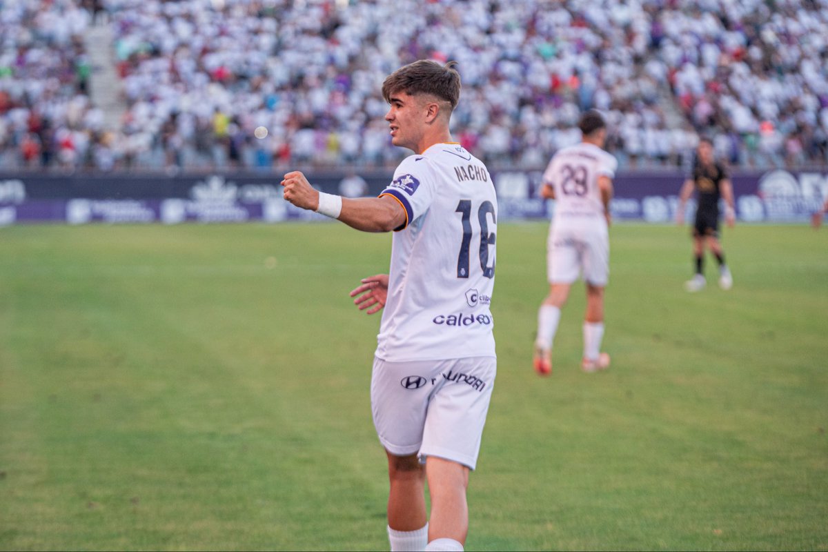 mirsshots's tweet photo. Los nervios de David antes del penalti. 

La emoción de Agus al marcar un gol que puede ser decisivo.

Nacho celebrando sin saber que segundos después iba a darnos la jugada que nos mantiene vivos.

La ilusión de los que están viendo a su equipo volver.

ESTO es el Real Jaén 💜 https://t.co/Yn7st0b1EF