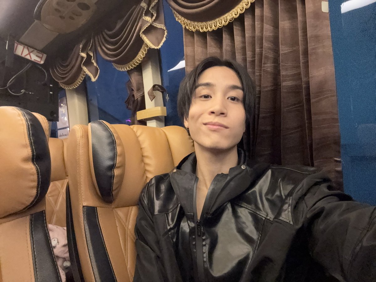 jisangakira's tweet photo. วันนี้ขอบคุณนะคับบ 
กลับบ้านอาบน้ำสระผมกันด้วยเน้อ (｀ε´)

#DICEบัสกิ้งทัวร์ทั่วไทย
#DICEบัสกิ้งเชียงราย https://t.co/8ViGPgkDex