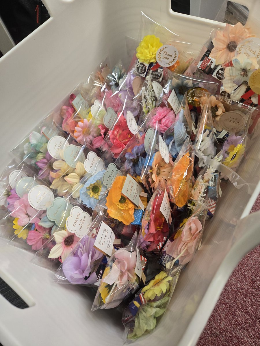 imi_okamoto's tweet photo. ポーチの中身は、岡本厳選。
夜な夜な気持ちを込めながら、パッケージングをしました。 https://t.co/z9W8V2TFEa