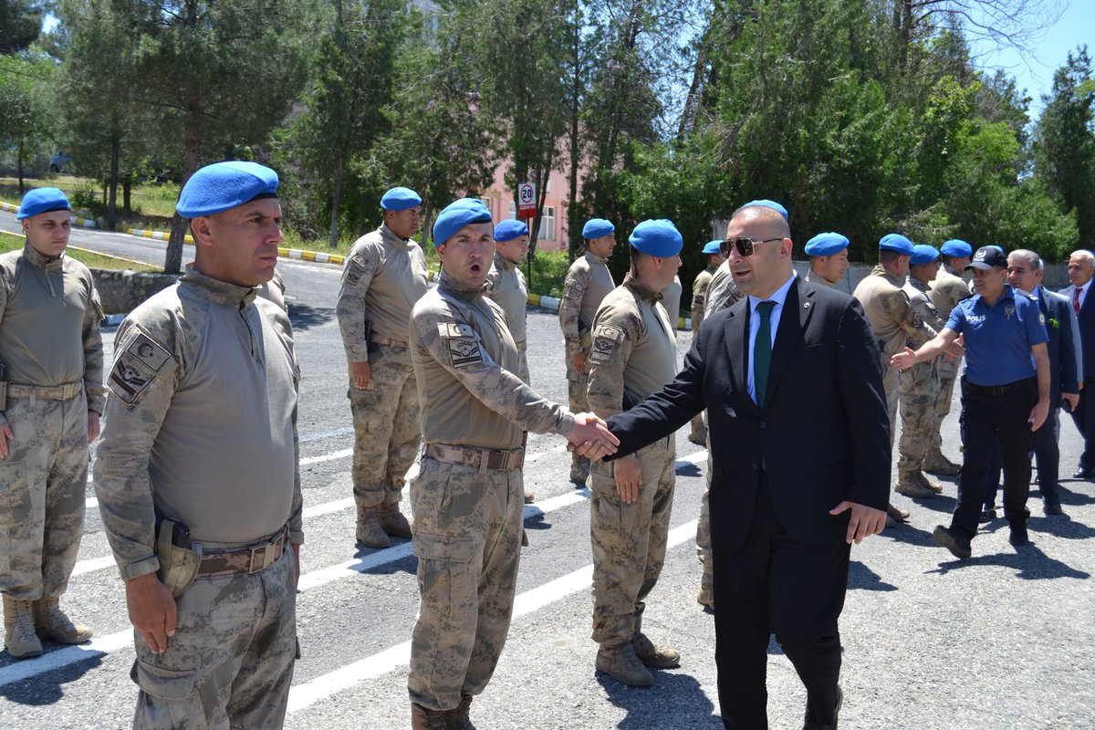bismilkaymakam's tweet photo. Kaymakamımız Sayın Recep HASAR, Kurban Bayramı vesilesiyle İlçe Jandarma Komutanlığımızı ziyaret ederek görevli askerlerimizle bayramlaştı.

@RecepHasar44 https://t.co/DPBVDACEbg