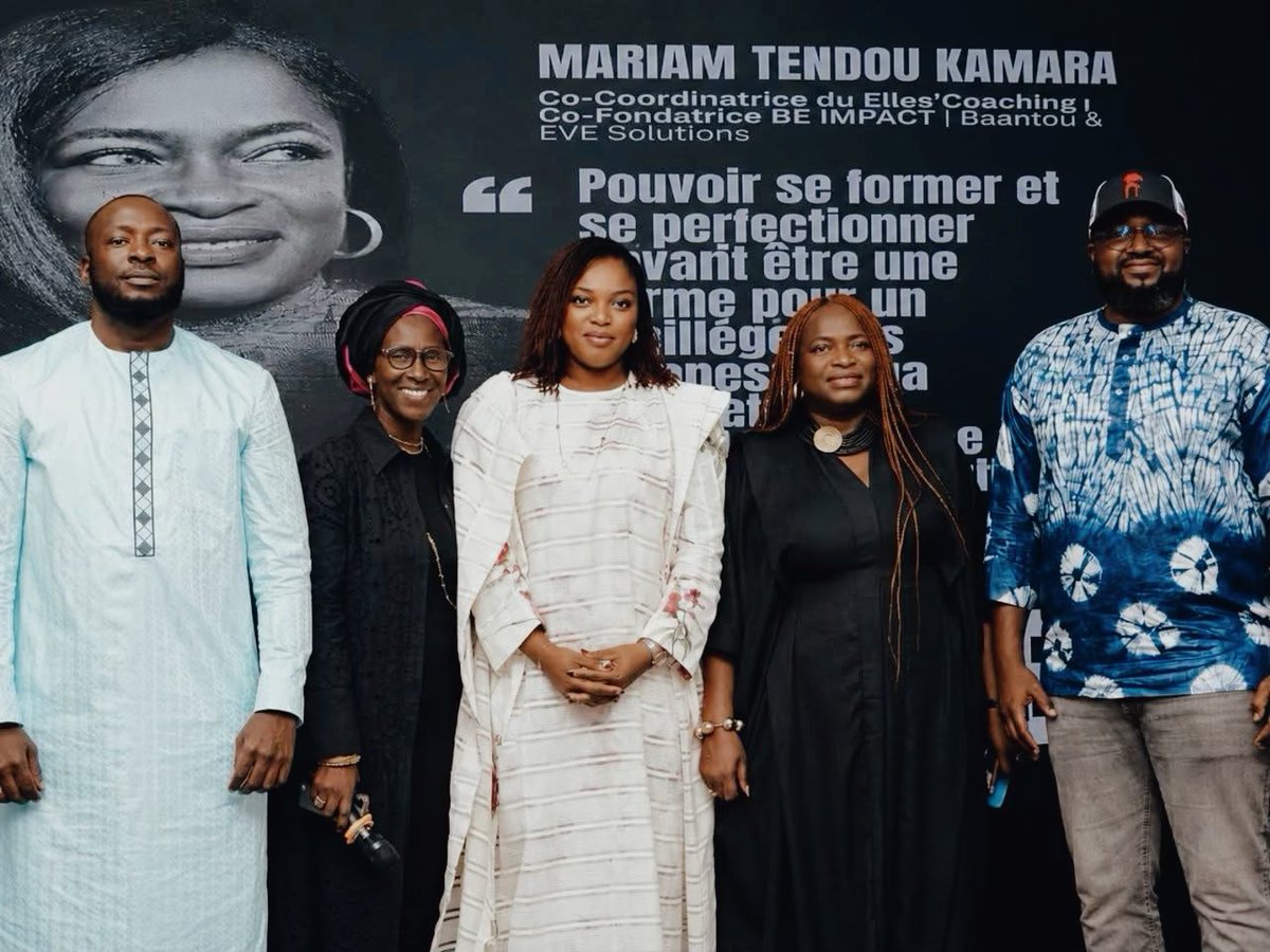 MariamTendou's tweet photo. Cette phrase, depuis le lancement officiel du programme @EllesCoaching , résonne encore avec toute sa force et tout son poids.

Nous avions volontairement souhaité un lancement sobre, parce que notre attention était déjà tournée vers la suite, vers les prochaines étapes, vers le travail à accomplir. Mais nos attentes ont été dépassées.

« Le programme ELLES’COACHING est un programme utile et sera institutionnalisé sous le leadership du Ministère de la Femme, de la Famille et des Solidarités. »

Nous l’avons entendu.

Certaines phrases dépassent le cadre d’un discours. Elles deviennent une responsabilité. Une confiance accordée. Un engagement à honorer.

Les sceptiques me diront : encore un autre lancement, rien de nouveau à l’horizon. Et je le comprends. Mais celles et ceux qui me connaissent savent que je ne fais jamais les choses pour simplement cocher une case.

Depuis près de dix ans, nous avons réfléchi, construit, ajusté, expérimenté et fait mûrir ce programme afin d’arriver à ce moment que nous avons vécu hier.

Nous avons du travail. Oui. Beaucoup de travail.

Un lancement n’est qu’une étincelle. Mais parfois, c’est exactement l’étincelle dont on a besoin pour allumer le feu. Absolument.

Avant de repartir dans l’action, il me faut faire une pause. Parce que ce que nous avons vécu lors du lancement officiel du programme ELLES’COACHING est particulièrement important.

Ce programme a été pensé il y a près de dix ans. Il a accompagné, soutenu et impacté des femmes, parfois à petite échelle, avec des moyens modestes mais avec une conviction immense. Aujourd’hui, il franchit une nouvelle étape et entre dans une autre dimension.

La présence, lors de ce lancement, des parties prenantes les plus déterminantes était bien plus qu’un symbole. C’était un signal fort. Une démonstration d’engagement autour de cette dynamique.

La présence de trois soutiens de taille dépassait largement les titres, les fonctions ou les engagements symboliques. Nous avons eu l’honneur de compter parmi nous :

• Le Général Amara CAMARA, Ministre Secrétaire Général à la Présidence de la République ;
• Monsieur Djiba DIAKITÉ, Ministre Directeur de Cabinet à la Présidence de la République et Président du Comité Stratégique Simandou 2040 ;
• Madame Patricia LAMAH, Ministre de la Femme, de la Famille et des Solidarités.

Leur présence portait un message qui allait bien au-delà d’une participation protocolaire : celui d’une volonté réelle d’accompagner les femmes, de soutenir le leadership féminin et de renforcer les espaces où les femmes peuvent pleinement prendre leur place.

Nous avons également eu à nos côtés :

• Les candidates et aspirantes candidates, au cœur même de cette initiative ;
• Madame la Première Vice-Présidente du CNT ;
• Madame la Directrice Générale des Élections ;
• Madame la Secrétaire Générale du Ministère de la Culture, de l’artisanat et du Tourisme 
• Des Conseillères de Cabinet issues de la Primature et de plusieurs départements ministériels ;
• Des dirigeantes engagées au sein du secteur privé ;
• Des responsables de coalitions de femmes, notamment le GFAG – Groupement des Femmes d’Affaires de Guinée ;
• Et mes soutiens parmi les plus solides : nos sœurs du GRIF – Groupe de Réflexion & d’Influence des Femmes.

Ce 23 Mai, il ne s’agissait pas simplement d’un lancement. Il s’agissait d’une convergence. D’une rencontre entre des engagements, des convictions et une ambition commune.

Oui, nous avons du travail. Nous en sommes conscientes. Mais nous avons aussi les soutiens qu’il faut. 

@djisanfina