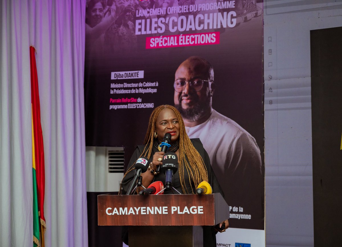 MariamTendou's tweet photo. Cette phrase, depuis le lancement officiel du programme @EllesCoaching , résonne encore avec toute sa force et tout son poids.

Nous avions volontairement souhaité un lancement sobre, parce que notre attention était déjà tournée vers la suite, vers les prochaines étapes, vers le travail à accomplir. Mais nos attentes ont été dépassées.

« Le programme ELLES’COACHING est un programme utile et sera institutionnalisé sous le leadership du Ministère de la Femme, de la Famille et des Solidarités. »

Nous l’avons entendu.

Certaines phrases dépassent le cadre d’un discours. Elles deviennent une responsabilité. Une confiance accordée. Un engagement à honorer.

Les sceptiques me diront : encore un autre lancement, rien de nouveau à l’horizon. Et je le comprends. Mais celles et ceux qui me connaissent savent que je ne fais jamais les choses pour simplement cocher une case.

Depuis près de dix ans, nous avons réfléchi, construit, ajusté, expérimenté et fait mûrir ce programme afin d’arriver à ce moment que nous avons vécu hier.

Nous avons du travail. Oui. Beaucoup de travail.

Un lancement n’est qu’une étincelle. Mais parfois, c’est exactement l’étincelle dont on a besoin pour allumer le feu. Absolument.

Avant de repartir dans l’action, il me faut faire une pause. Parce que ce que nous avons vécu lors du lancement officiel du programme ELLES’COACHING est particulièrement important.

Ce programme a été pensé il y a près de dix ans. Il a accompagné, soutenu et impacté des femmes, parfois à petite échelle, avec des moyens modestes mais avec une conviction immense. Aujourd’hui, il franchit une nouvelle étape et entre dans une autre dimension.

La présence, lors de ce lancement, des parties prenantes les plus déterminantes était bien plus qu’un symbole. C’était un signal fort. Une démonstration d’engagement autour de cette dynamique.

La présence de trois soutiens de taille dépassait largement les titres, les fonctions ou les engagements symboliques. Nous avons eu l’honneur de compter parmi nous :

• Le Général Amara CAMARA, Ministre Secrétaire Général à la Présidence de la République ;
• Monsieur Djiba DIAKITÉ, Ministre Directeur de Cabinet à la Présidence de la République et Président du Comité Stratégique Simandou 2040 ;
• Madame Patricia LAMAH, Ministre de la Femme, de la Famille et des Solidarités.

Leur présence portait un message qui allait bien au-delà d’une participation protocolaire : celui d’une volonté réelle d’accompagner les femmes, de soutenir le leadership féminin et de renforcer les espaces où les femmes peuvent pleinement prendre leur place.

Nous avons également eu à nos côtés :

• Les candidates et aspirantes candidates, au cœur même de cette initiative ;
• Madame la Première Vice-Présidente du CNT ;
• Madame la Directrice Générale des Élections ;
• Madame la Secrétaire Générale du Ministère de la Culture, de l’artisanat et du Tourisme 
• Des Conseillères de Cabinet issues de la Primature et de plusieurs départements ministériels ;
• Des dirigeantes engagées au sein du secteur privé ;
• Des responsables de coalitions de femmes, notamment le GFAG – Groupement des Femmes d’Affaires de Guinée ;
• Et mes soutiens parmi les plus solides : nos sœurs du GRIF – Groupe de Réflexion & d’Influence des Femmes.

Ce 23 Mai, il ne s’agissait pas simplement d’un lancement. Il s’agissait d’une convergence. D’une rencontre entre des engagements, des convictions et une ambition commune.

Oui, nous avons du travail. Nous en sommes conscientes. Mais nous avons aussi les soutiens qu’il faut. 

@djisanfina