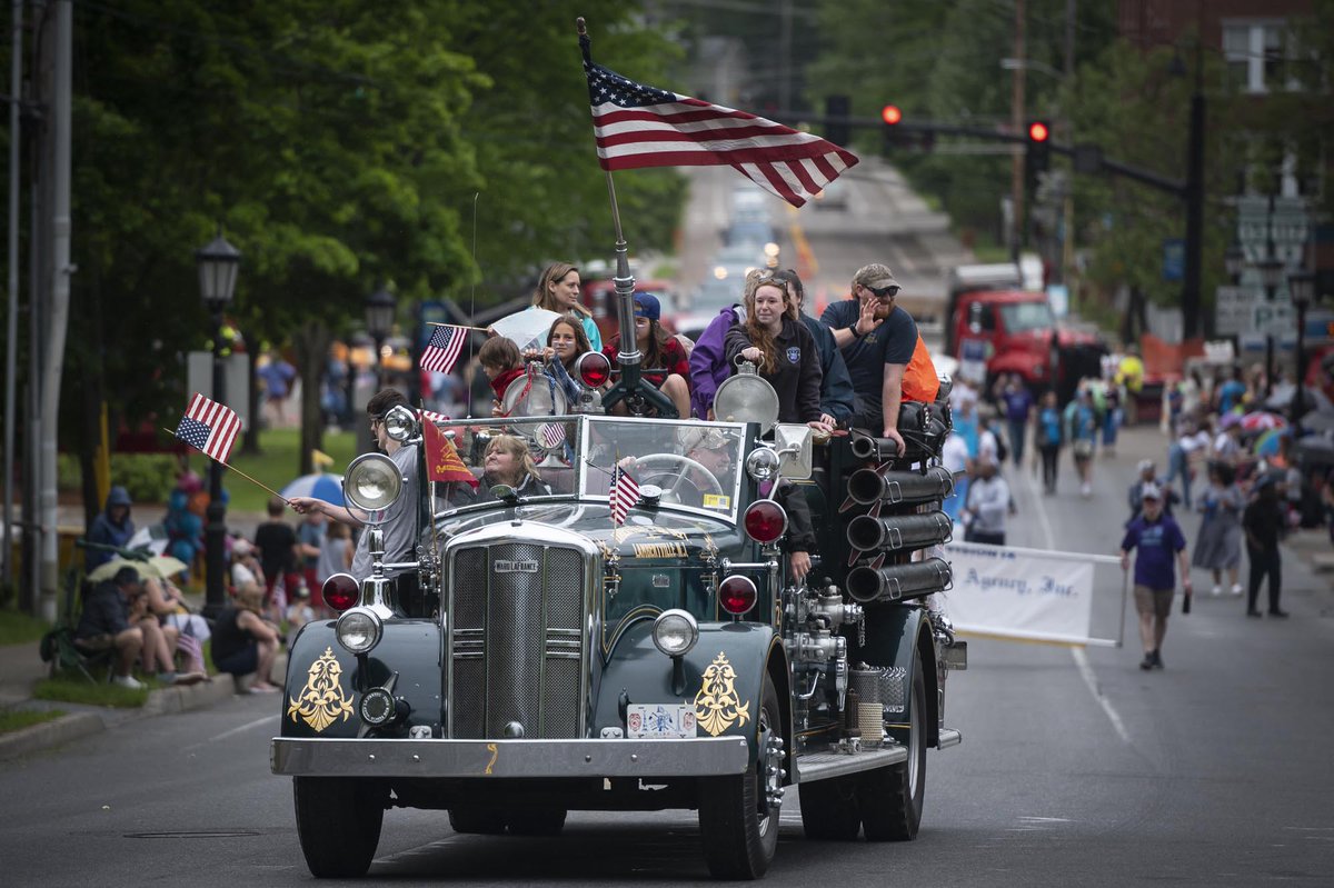 CampaignForVT's tweet photo. Happy Memorial Day! Thank you to all those who have served our country. 🇺🇸 https://t.co/0F7LYVTUgn