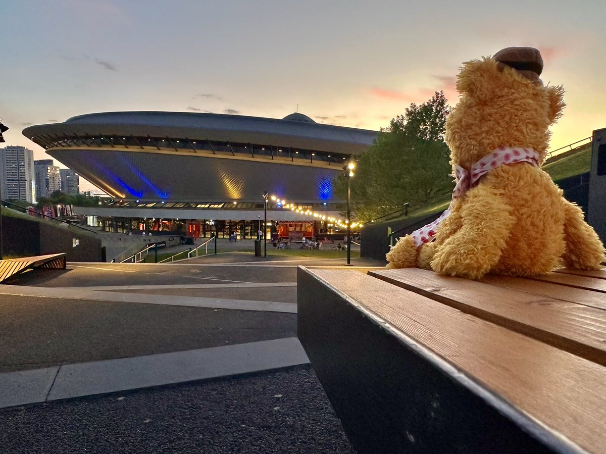 Fozzie_travels's tweet photo. Katowice’s biggest attraction is undoubtedly the giant flying saucer that crash landed in the city center. Guess what? They turned it into an arena. So smart! 
#Katowice #KTW #Poland #Silesia #spodek #UFO #arena https://t.co/phYifuUIx4