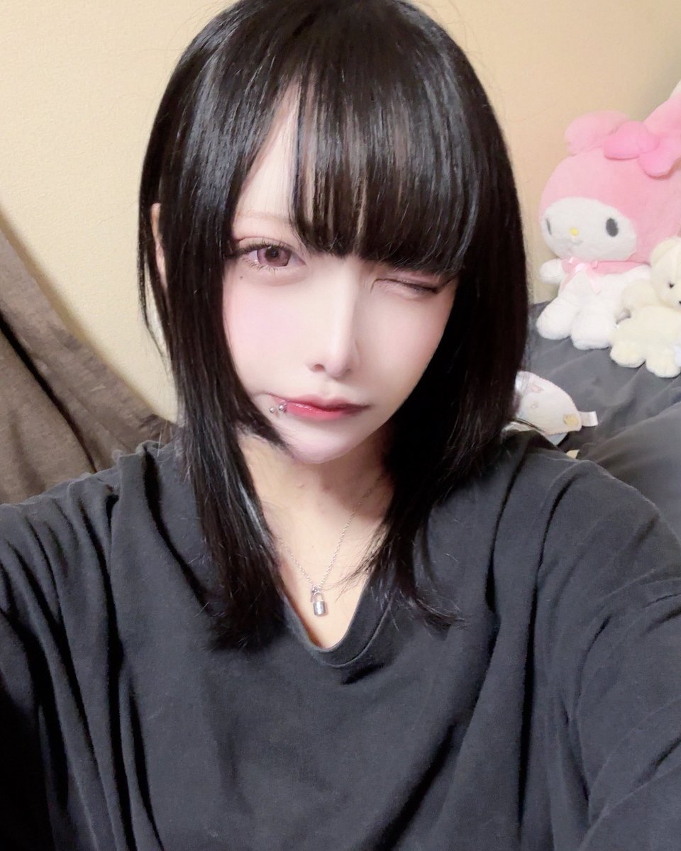 suicided69's tweet photo. 髪短いの似合わないしもうしないと思うけどこの時のビジュアル結構良かった顔は https://t.co/bvIp2WRX99