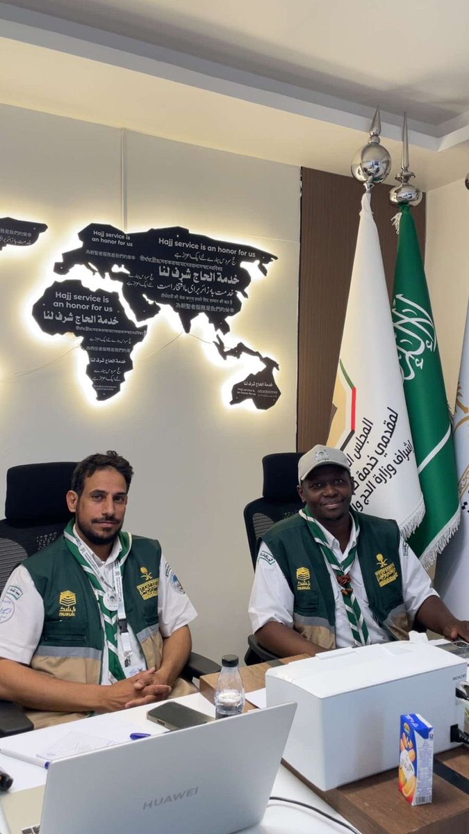 Scouts_Watan's tweet photo. يوم التروية ||

تواصل الفرق الكشفية التابعة لنادي الوطن بضمد مهام الارشاد في #نسك_عناية وفي مجمع صحي 10 بمنى الوادي وتقديم خدمات عظيمة لحجاج بيت الله الحرام .

#حياكم_الله
#حج_1447هـ https://t.co/pSWwwx8G5x