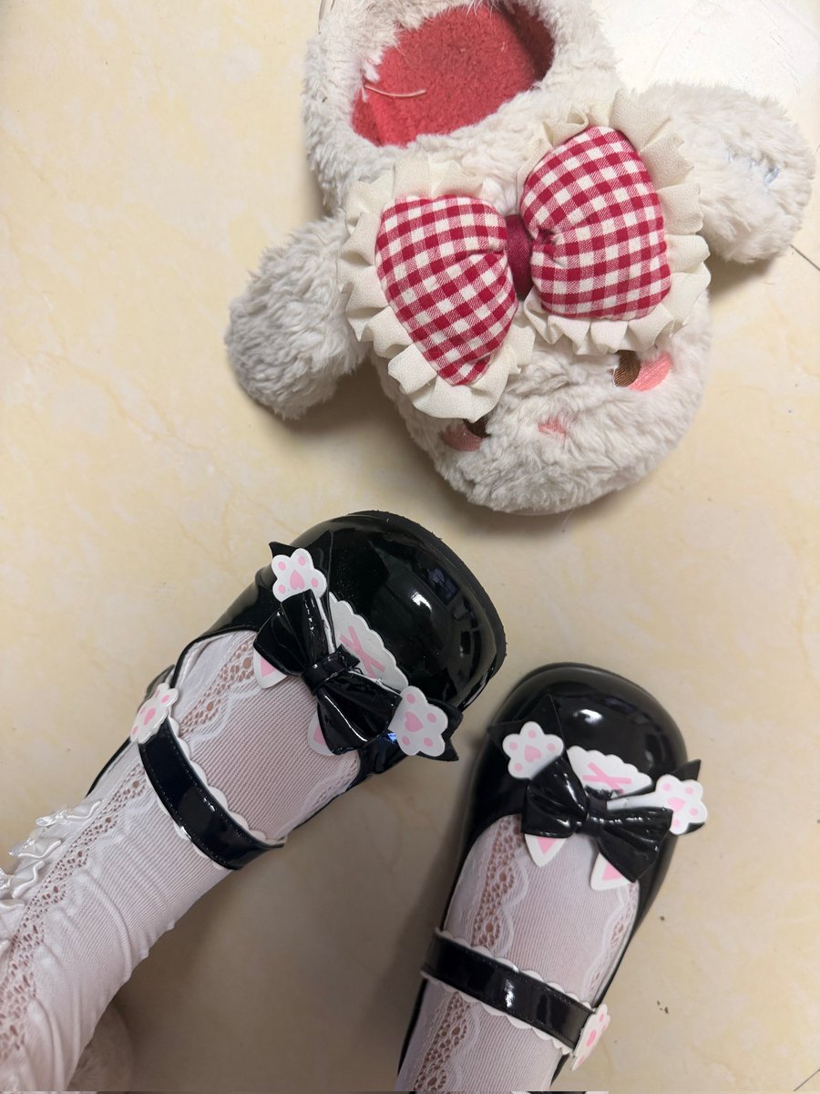 Theresa08521808's tweet photo. #女s #男m #贱狗 #贱狗舔脚 #原味袜子 #原味 
好久不见呀
想吃lo袜🧦还是想舔鞋子👠？

转发+关注，抽一个人寄袜袜盲盒☺️😋 https://t.co/K2wE6bgHrt