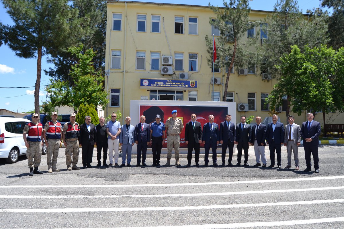 bismilkaymakam's tweet photo. Kaymakamımız Sayın Recep HASAR, Kurban Bayramı vesilesiyle İlçe Jandarma Komutanlığımızı ziyaret ederek görevli askerlerimizle bayramlaştı.

@RecepHasar44 https://t.co/DPBVDACEbg