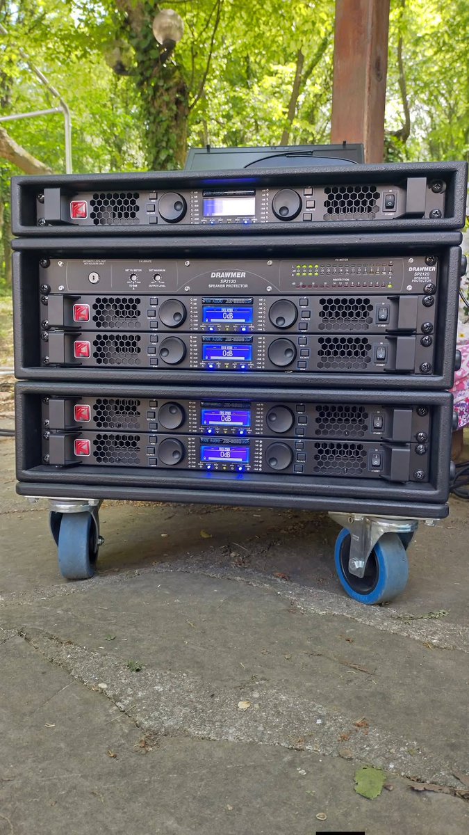 PKNAudio's tweet photo. Not  only their power levels are favorable due strong PFC-PSU included  decent sustained large-signal capabilities in symmetrical-balanced  end-stage construction but high sample rates (~2x 250KS/s per CH) with  real multiple post-filter feedback loops paired https://t.co/hQCdK08MzR