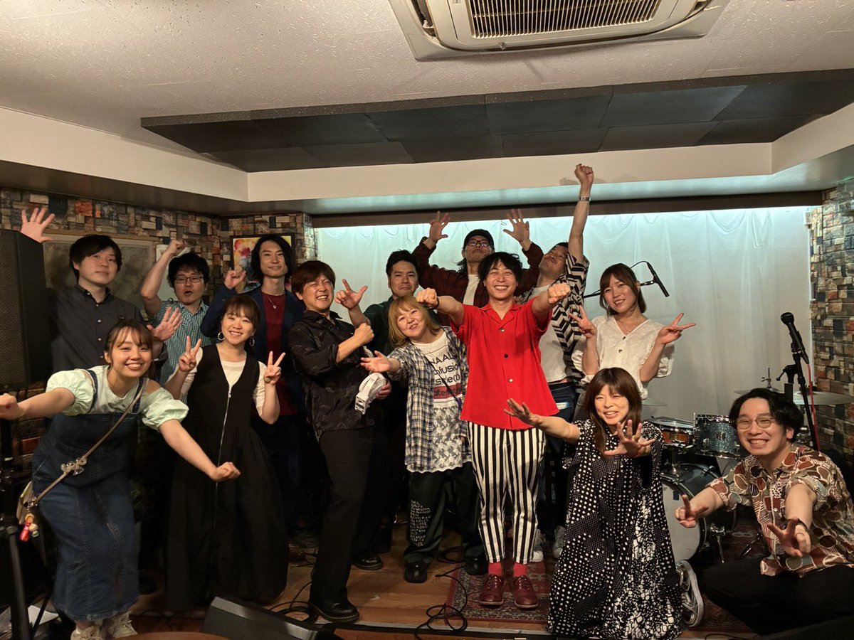 referensyun's tweet photo. 昨日は大好きな仲間ばかりのイベントで楽しかったなぁ！

次回は6/7！！
ついに！念願の！！
DaNNYとのツーマンです！！

お互いの曲をカバーあり！コラボあり！！ https://t.co/wgnrpzzKHe