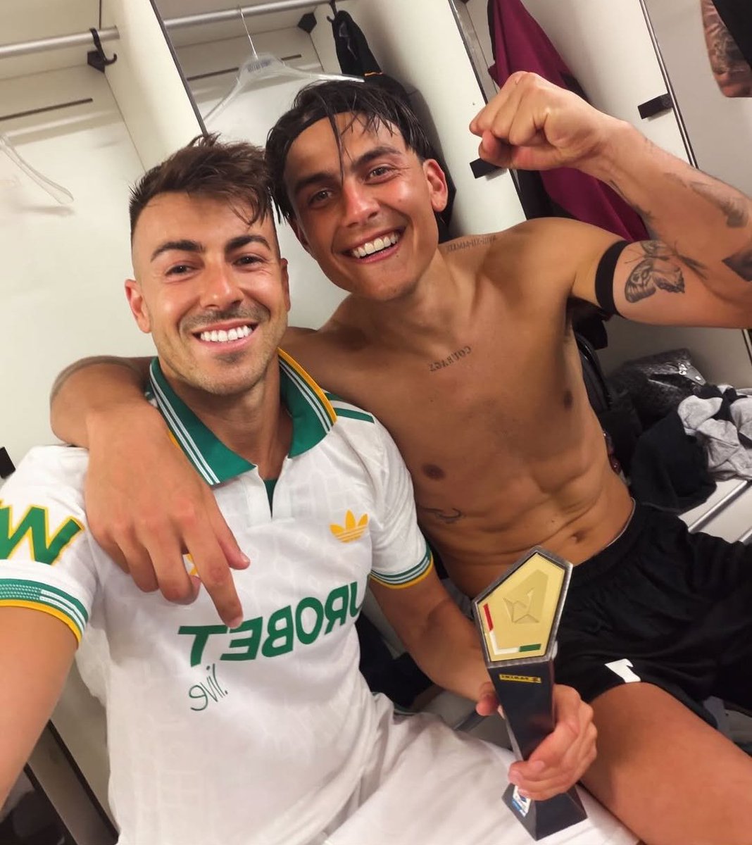 AS Roma Pics That Go Hard tweet media