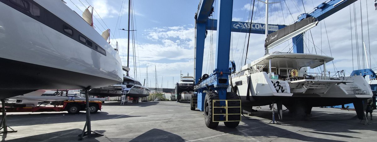 multihullmgr's tweet photo. Haul out in Canet en Roussillon of a Lagoon 52F designed by VPLP, it features a massive, easily accessible flybridge.
#lagoon52F #multihull #flybridge #vplp #haulout https://t.co/BqLhUBYct8
