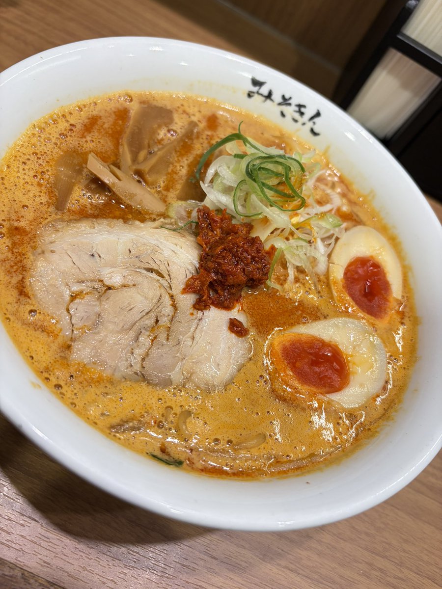 kirafuwamickey's tweet photo. 今日はここ(◜ᴗ◝ )
味玉辛みそきん美味しかった(*ˊᵕˋ*)
思ってるほど全然辛くなかったからペロリと食べちゃいました！

食べたかったチャーねぎ玉丼。
が販売してたので一緒に食べれたぜ！
目玉飛び出るほど美味しさ……全て完食ご馳走様でした(*ﾟ∀ﾟ*)✨️✨️ https://t.co/POXu5mzUwS