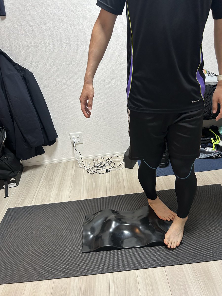 refcoarecon's tweet photo. 本日は、サッカー審判員の方のパーソナルトレーニングでした。
暑くなって疲れが溜まると身体のバランスを崩し怪我に繋がるので、身体のバランスを整えていきたいと思います。
#体幹ケア
#ストレッチポール
#アシスティック
#アダプベース
#ヨガ
#ピラティス https://t.co/1nwpjV098N
