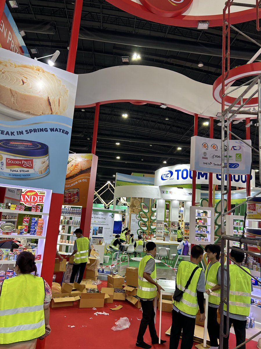 chefkdk's tweet photo. It is toxic in here. Dust and thinner, oh my. Thaifex set up https://t.co/dv80PDvwTo