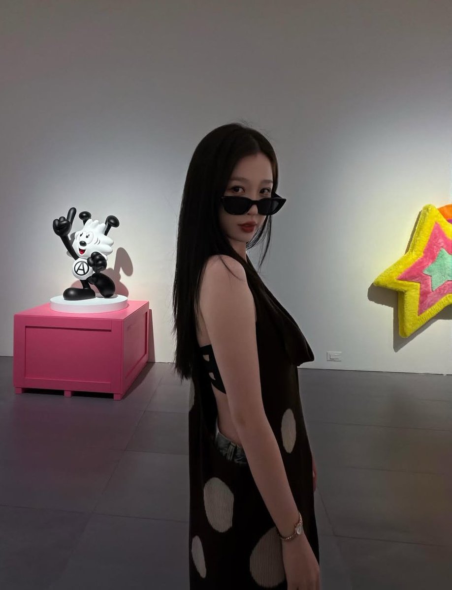 liliesofdreamss's tweet photo. #girlsdontcry 😎 https://t.co/lsUxgC2yuU